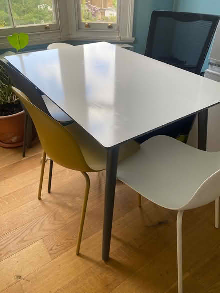 Photo of free White dining table (Harringay N8) #1
