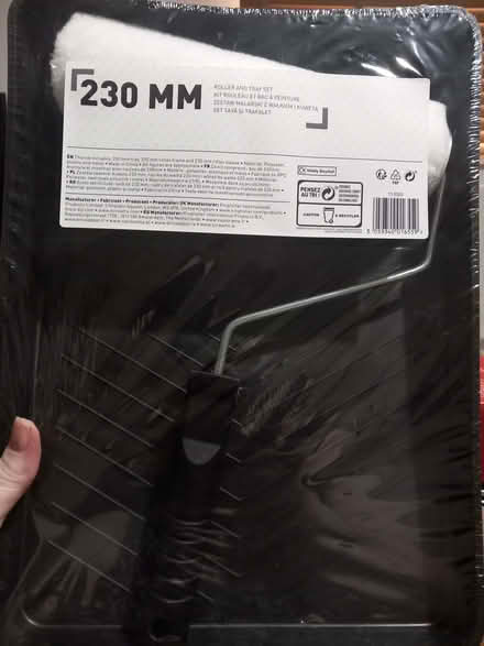 Photo of free paint roller and tray (Mile Oak BN41) #1