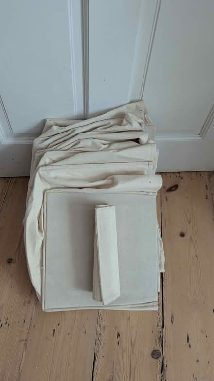 Photo of free handing shelves (SW17) #1