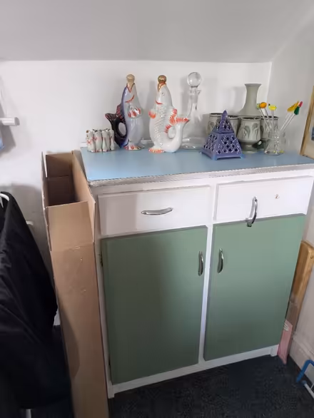 Photo of free Formica cabinet (SE14) #4