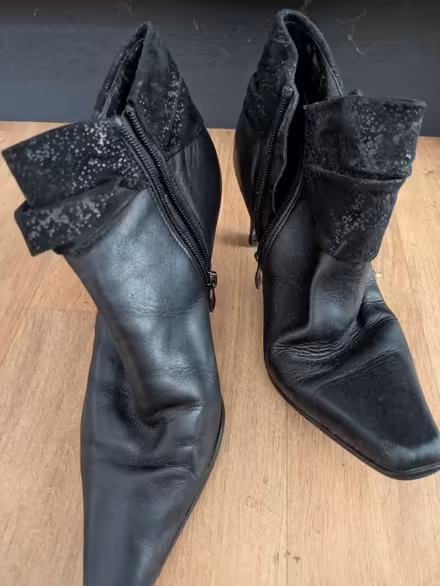 Photo of free Van dal black heeled boots 6.5 (SA62) #2