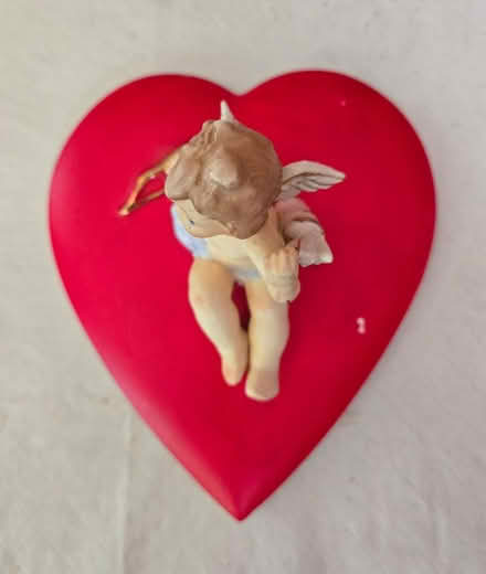 Photo of free Cherub Heart Box Lid - vintage (Warrenton) #4