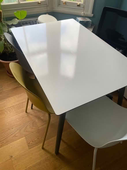 Photo of free White dining table (Harringay N8) #2