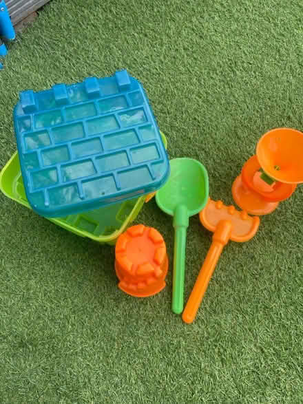 Photo of free Bucket with shovel and sand moulds (en1) #1