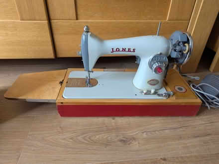 Photo of free Vintage Sewing Machine (Ardleigh Green RM11) #3