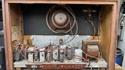 Photo of free Defiant Vintage Radio for Repair (CR2) #2