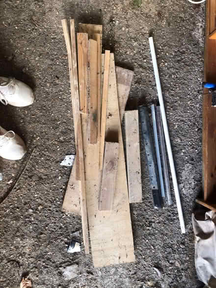 Photo of free Various bits of wood and metal (Hitchin SG4) #1