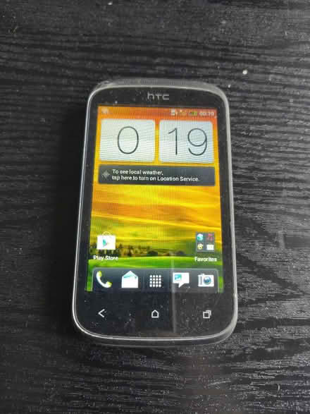 Photo of free HTC semi 'dumb' phone (WR4 Worcester) #1