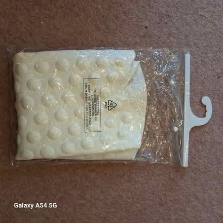 Photo of free New (in packet) Shower mat - anti slip white circular (Kendal LA9) #2