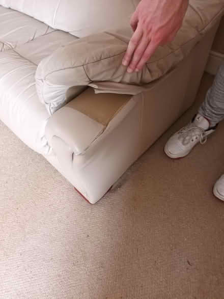 Photo of free 3 seater leather settee / sofa (Croydon Road, Beckenham) #2