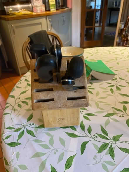 Photo of free Knife block with assorted knives (Baldon Row OX44) #2