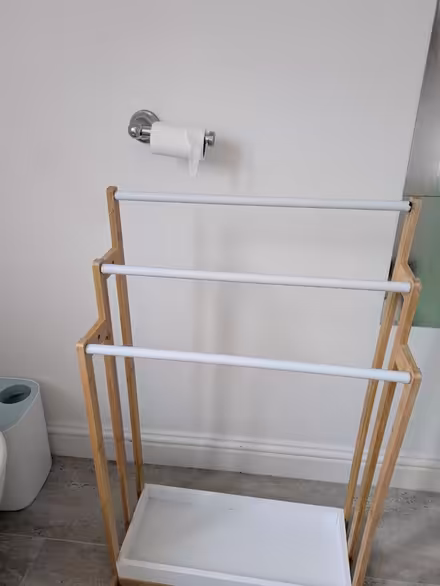 Photo of free towel rack (SE14) #1