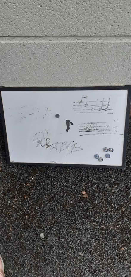 Photo of free White board with magnets (WA5) #1