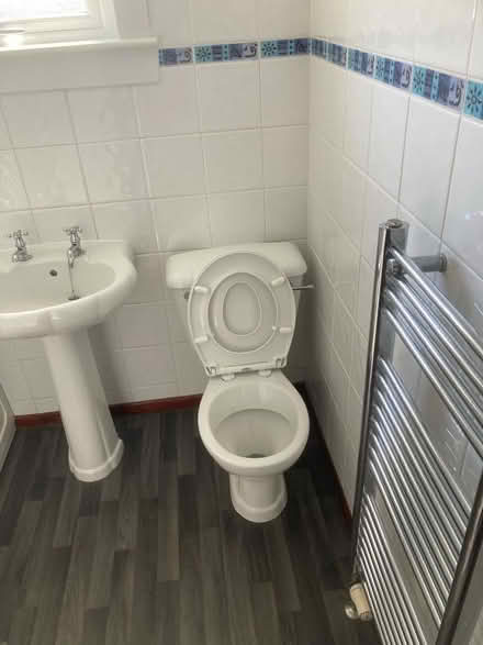 Photo of free Used Bathroom suite (Dyce AB21) #3