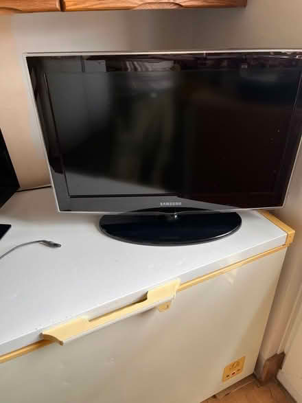 Photo of free Tv working but no remote control there are two different one (Hampden Park BN22) #1