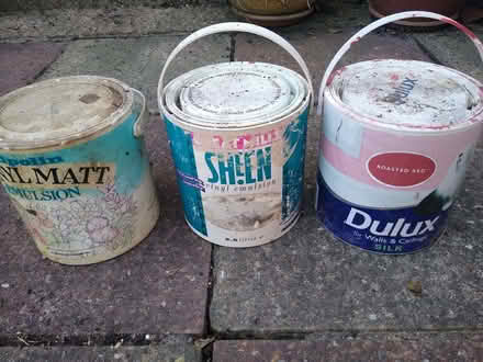 Photo of free Oldish paint tins (DA12) #1