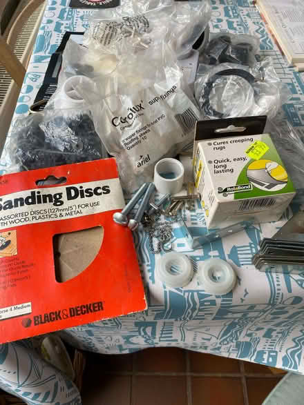 Photo of free bag of assorted hardware - new or left over (Craigie DD4) #1