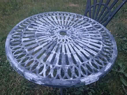 Photo of free Old metal garden table and chairs (Aylesbury HP20) #4