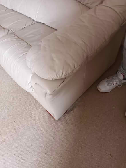 Photo of free 3 seater leather settee / sofa (Croydon Road, Beckenham) #3