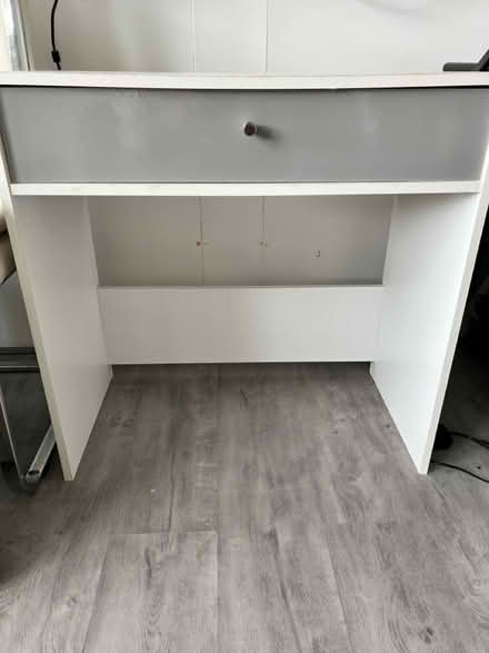 Photo of free Dressing table/ desk with draw (Southend SS2) #4