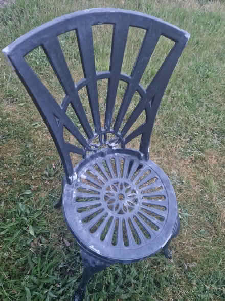 Photo of free Old metal garden table and chairs (Aylesbury HP20) #2