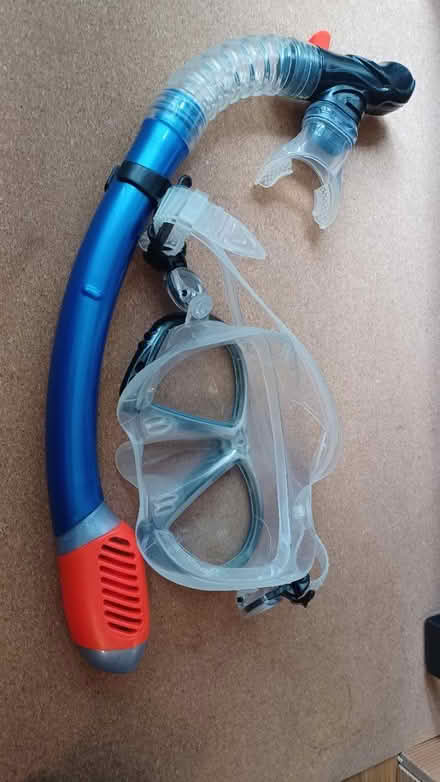 Photo of free Snorkel & mask from middle of Lidl (Stockbridge, Edinburgh EH3) #2