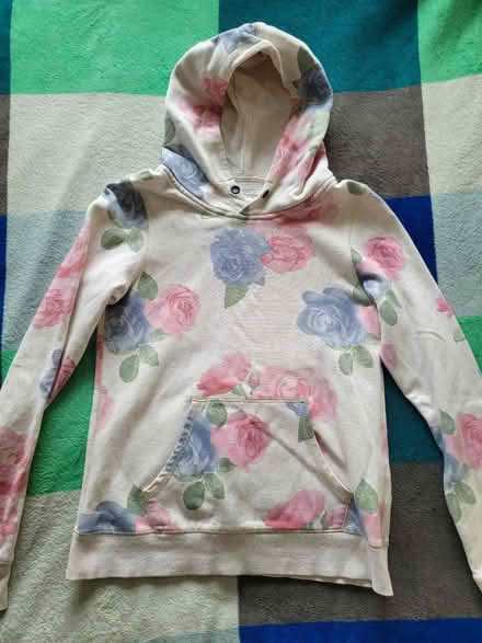 Photo of free Girls sweater, hoodie (Feltham TW13) #1