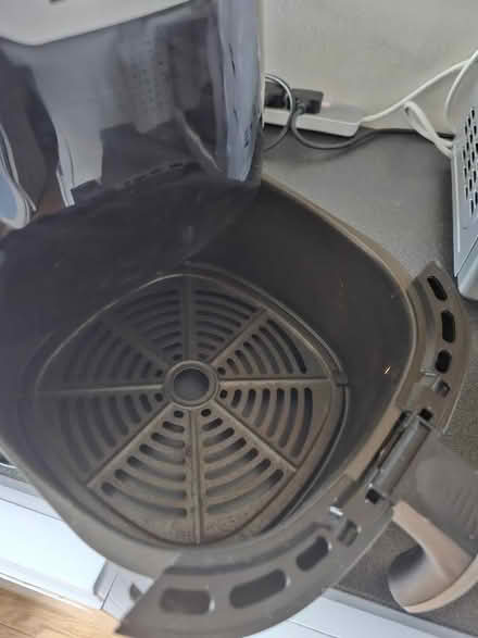 Photo of free Daewoo Air Fryer (Woodley RG5) #2