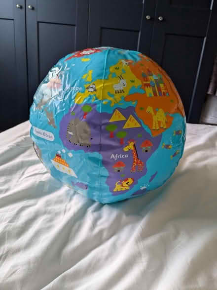 Photo of free Inflatable globe& toy treasure box (M33) #1