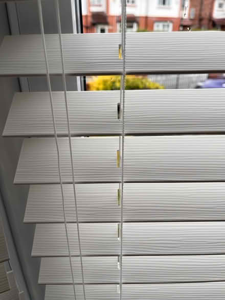 Photo of free Blinds - 4x White Faux Wood (M33) #1