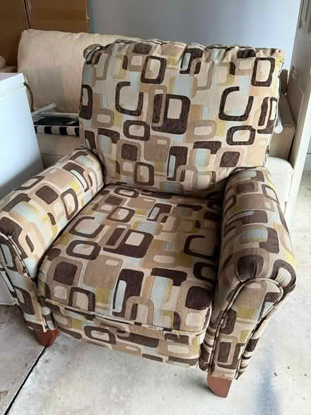 Photo of free Recliner (Near Torrey & Long Lk Rds) #1
