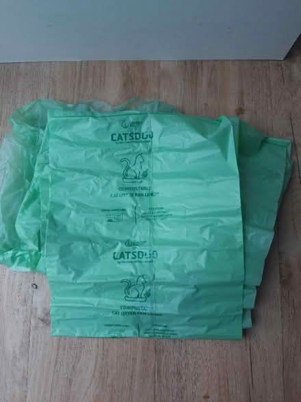 Photo of free 4 cat litter tray liners (Bampton OX18) #1