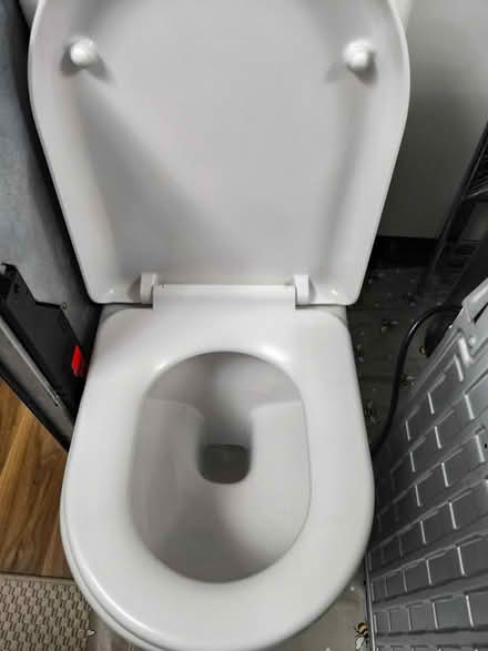 Photo of free Toilet (Surbiton KT6) #4