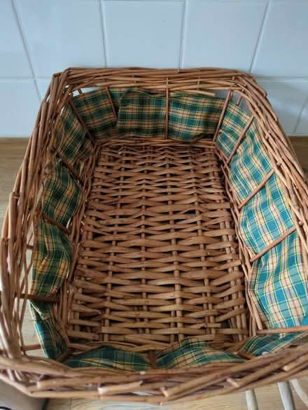 Photo of free Basket with tartan ribbon (Twickenham TW2) #2