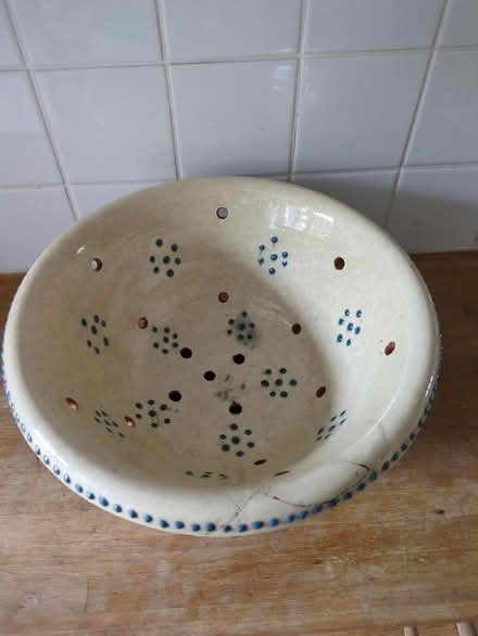 Photo of free Glazed terracotta fruit colander (Twickenham TW2) #2