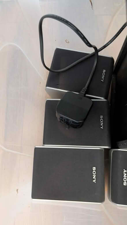 Photo of free Sony DAV-DZ100 & speaker system (Broxbourne EN10) #4