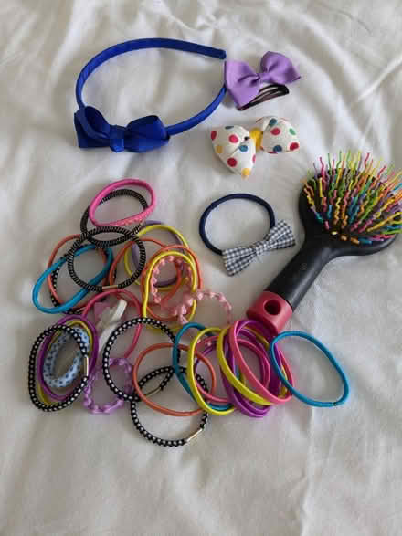 Photo of free Girls hair accessories (M33) #1