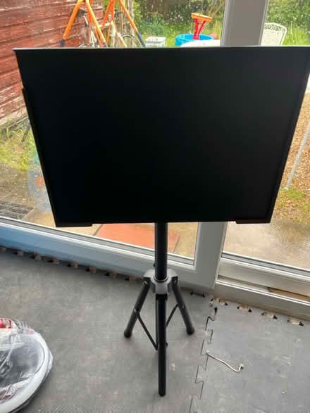 Photo of free Metal stand (IG10) #1