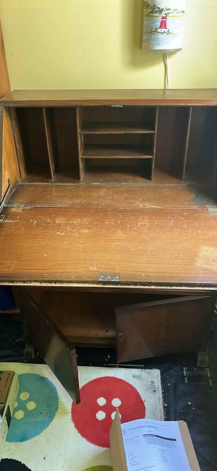 Photo of free Bureau (CT7) #2