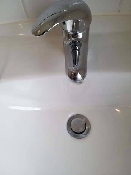Photo of free Roca bathroom sink with pedestal (Woodford IG8) #4