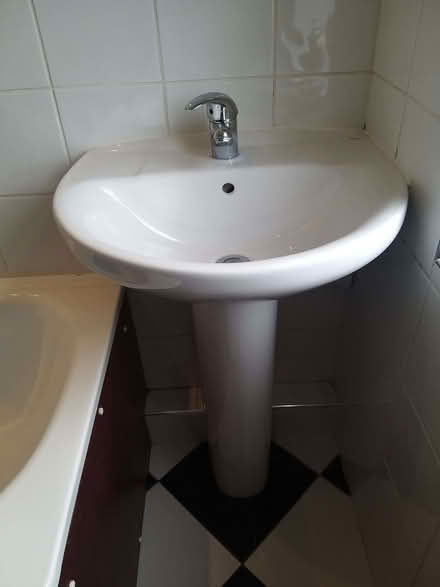 Photo of free Roca bathroom sink with pedestal (Woodford IG8) #1