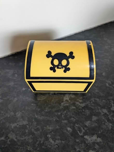 Photo of free Inflatable globe& toy treasure box (M33) #2