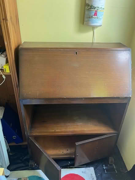 Photo of free Bureau (CT7) #1