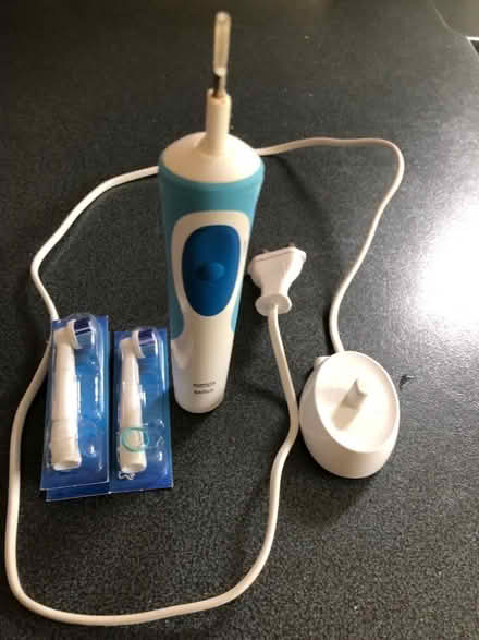 Photo of free Oral B electric toothbrush and charger (Harringay Green Lanes N4) #1