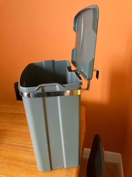 Photo of free Kitchen bin - small, door hanging (Sydenham se26) #1