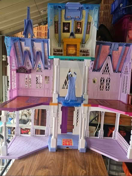 Photo of free Frozen dolls house. (Kents Hill MK7) #1
