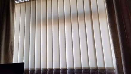 Photo of free A cream vertical window blind (Wokingham RG40) #2