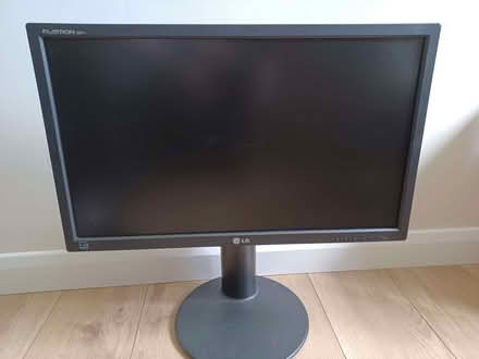 Photo of free LG 24" Monitor - intermittent fault (Chiseldon SN4) #1