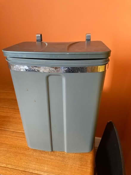 Photo of free Kitchen bin - small, door hanging (Sydenham se26) #2