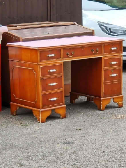 Photo of free Desk outside (Bromham Road MK40) #1